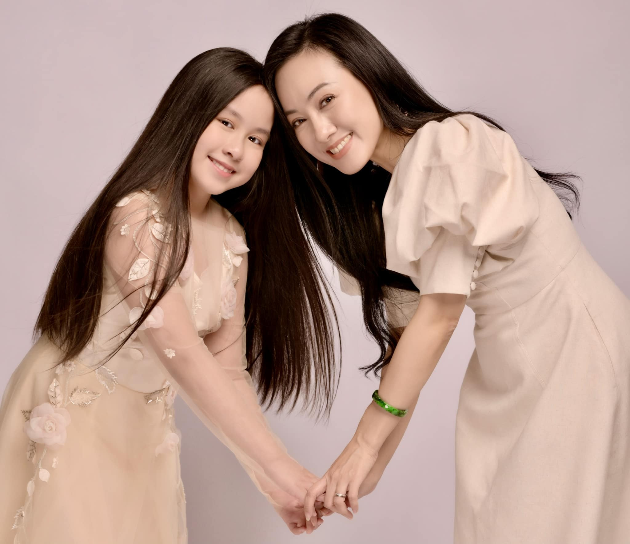 2 con gái cao lớn, xinh xắn của MC Hoài Anh, Diệp Chi