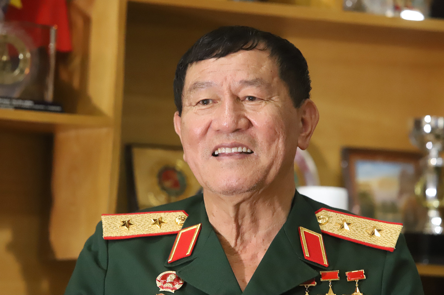 Điều ít biết về huy hiệu Bác Hồ mà Trung tướng Phạm Tuân mang vào vũ trụ