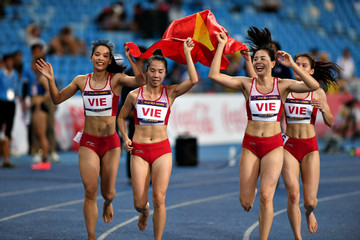 Nguyễn Thị Huyền giúp điền kinh Việt Nam giành HCV chạy tiếp sức 4x400m