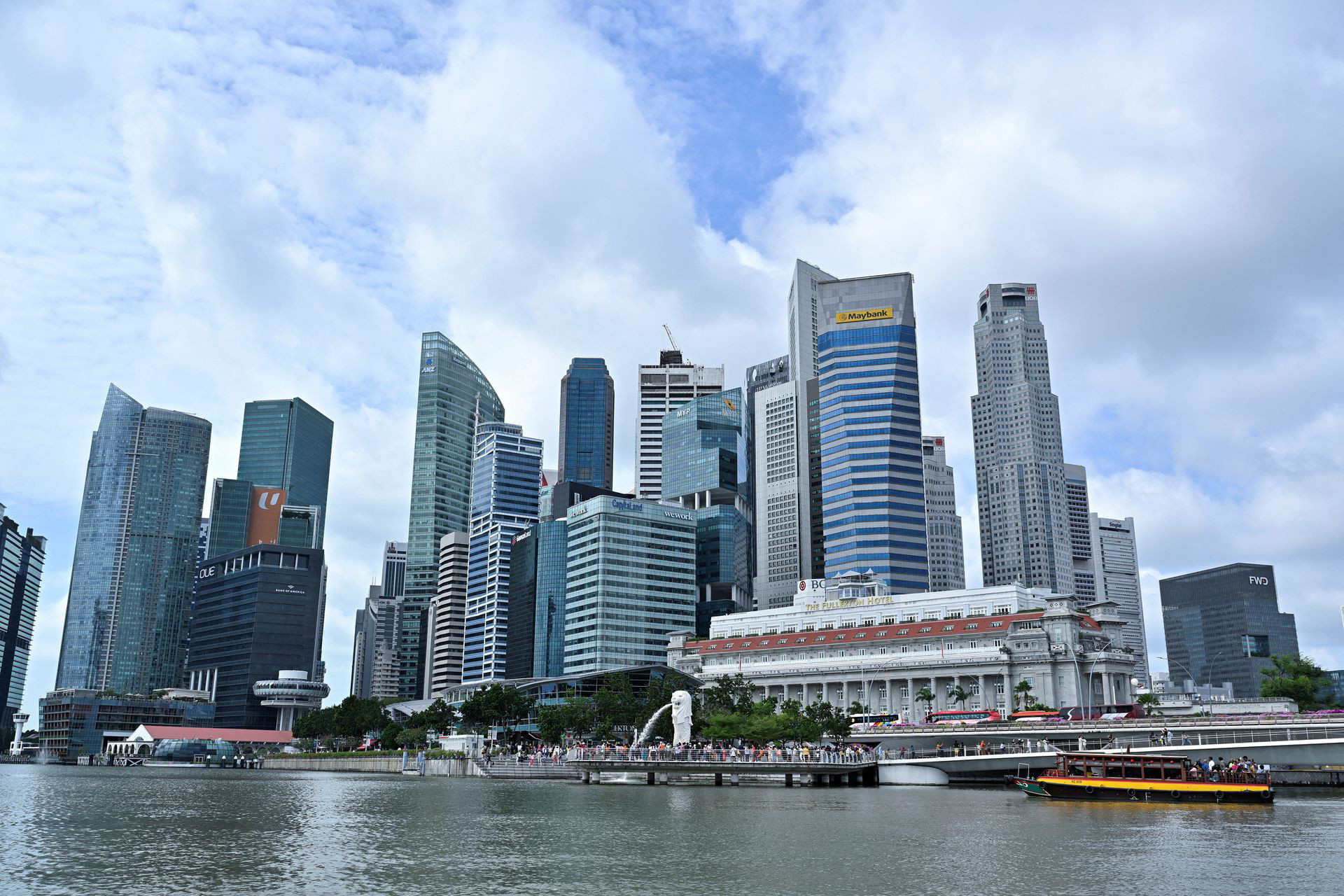 Giá thuê nhà tăng vọt, lao động nước ngoài tính rời Singapore