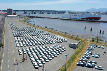 Ô tô điện VinFast VF 8 cập cảng Mỹ, phạm vi lái đạt 264 dặm