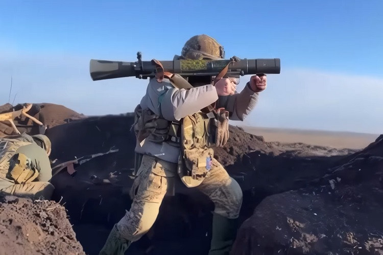 Video lính Ukraine dùng súng phóng lựu không giật ở &apos;chảo lửa&apos; Bakhmut