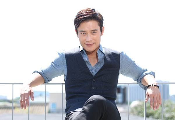 Lee Byung Hun chi 75.000 USD để đưa dàn sao Hàn tới Đà Nẵng