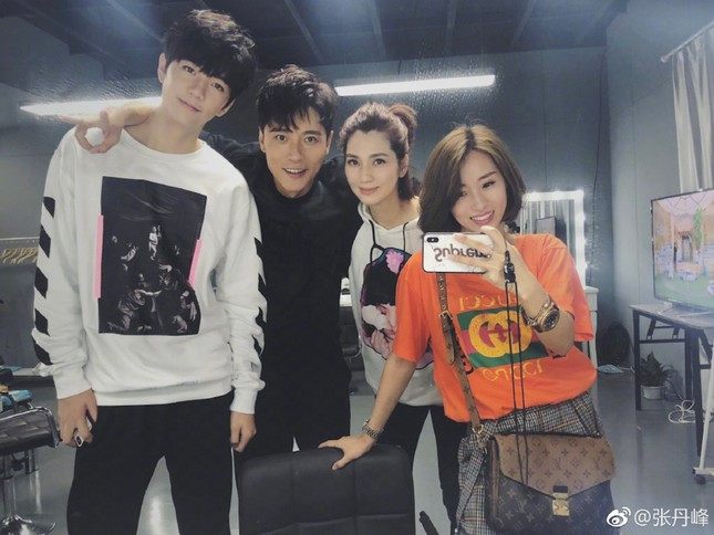 Nữ diễn viên Hồng Hân bị khán giả quay lưng vì ứng xử như trò hề ảnh 1