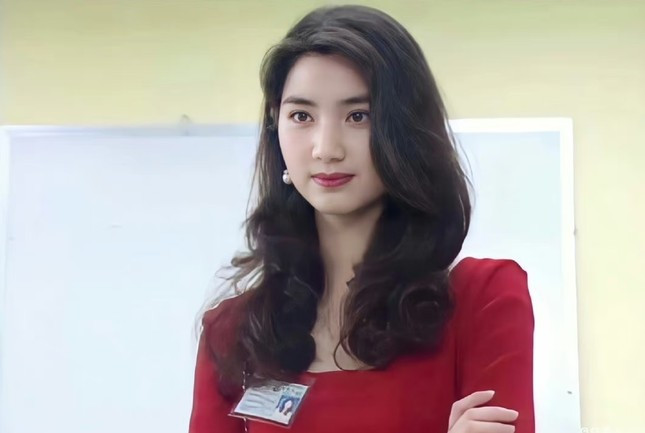 Nữ diễn viên Hồng Hân bị khán giả quay lưng vì ứng xử như trò hề ảnh 2