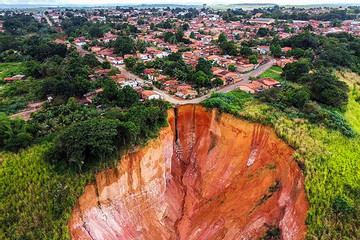 Thành phố 73.000 dân của Brazil bị 'nuốt chửng' bởi nạn phá rừng