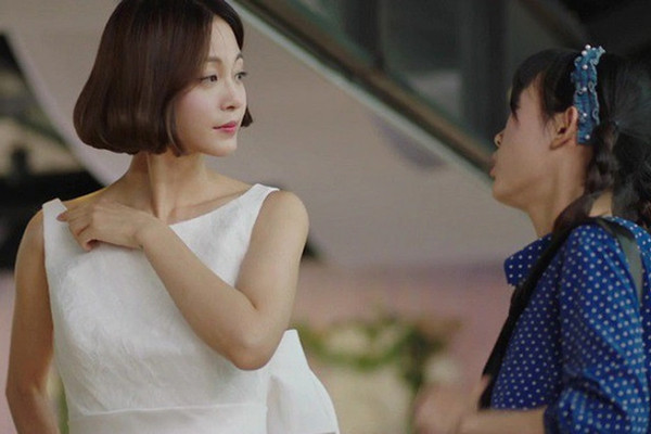 Chị chồng ghê gớm, thích can thiệp chuyện 'chăn gối' của em dâu
