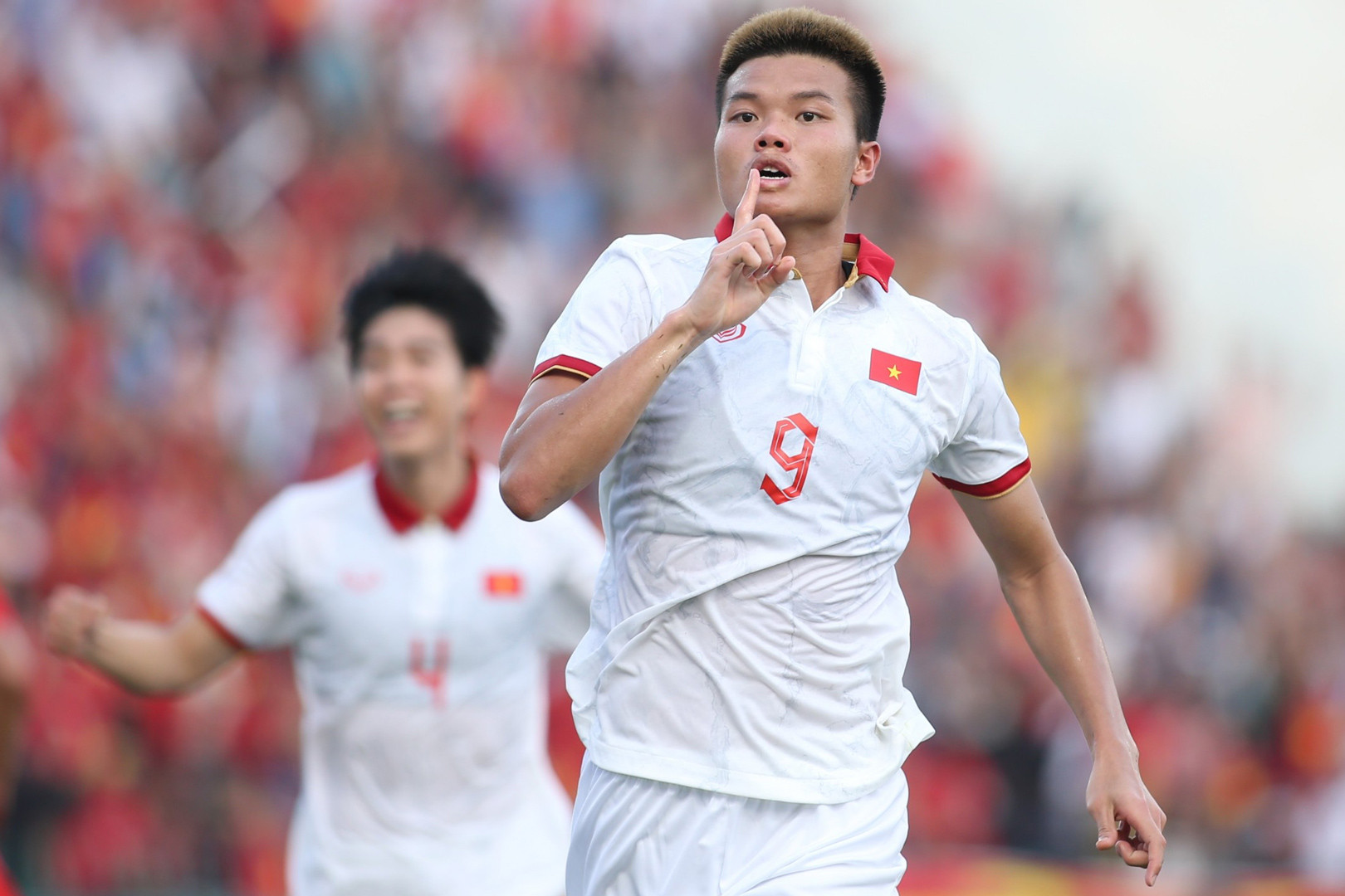 Video Văn Tùng đánh đầu cực khó gỡ hòa 1-1 cho U22 Việt Nam