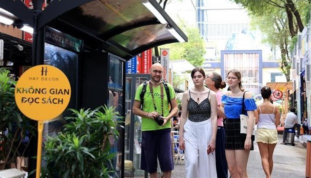 Ample room to draw foreign tourists to Vietnam hinh anh 1