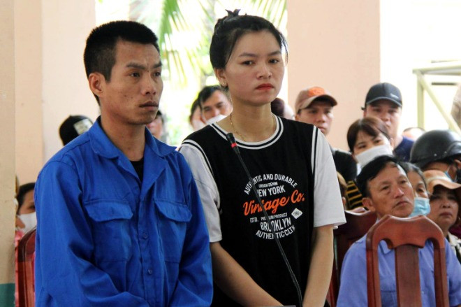 Vợ chồng chạy xe máy ‘làm xiếc’ trên đèo Hải Vân lĩnh án