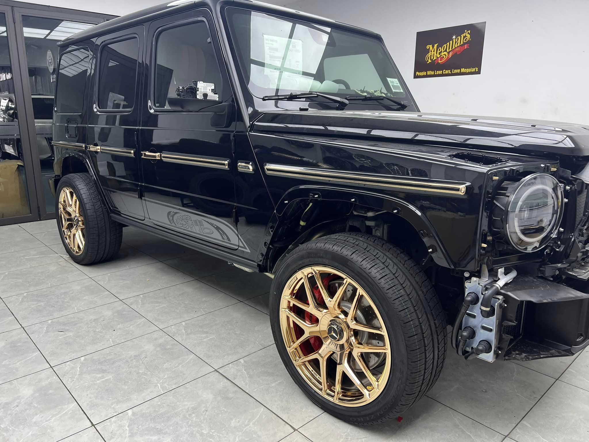 Đại gia Hà Nội chi 700 triệu dát vàng Mercedes G63 mới mua