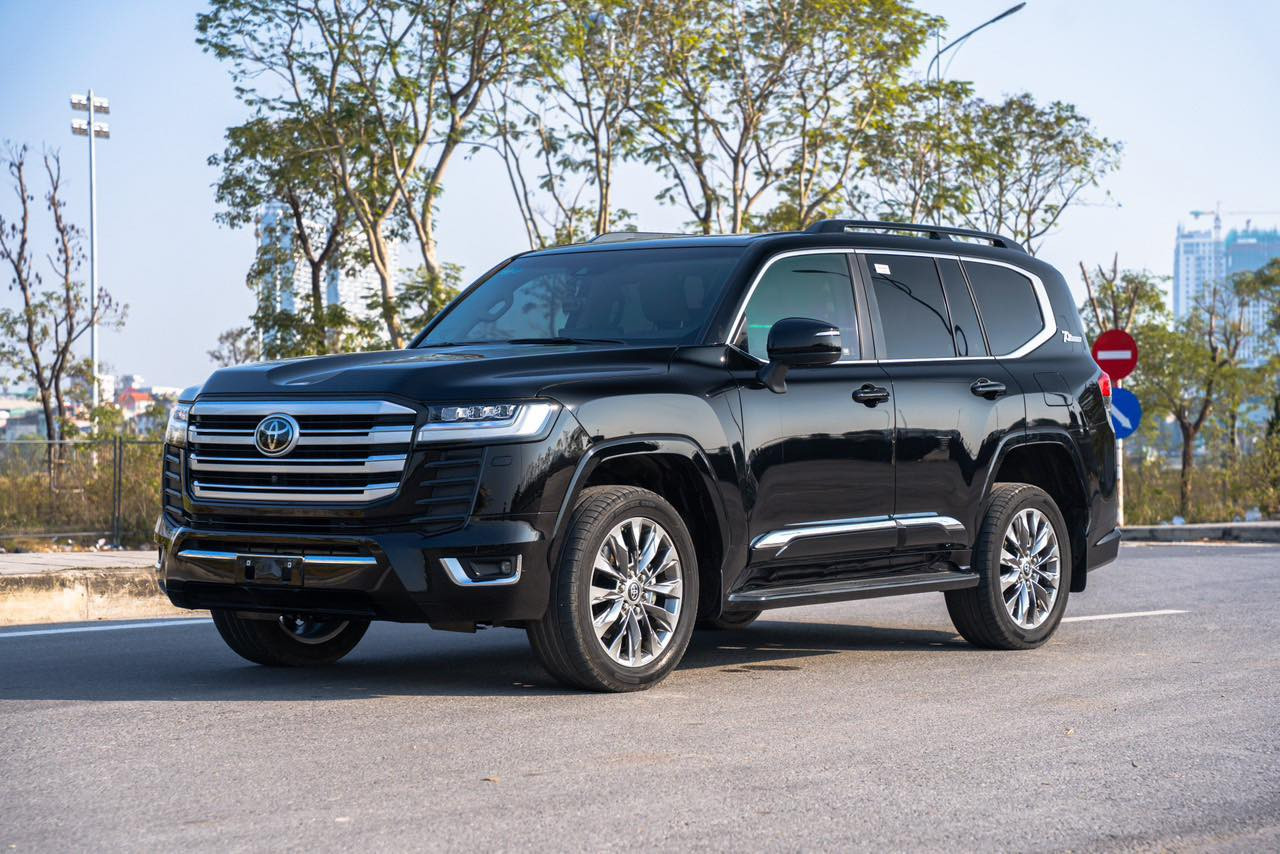 Toyota Land Cruiser 2021 lăn bánh 3,5 vạn km vẫn có giá gần 5 tỷ đồng