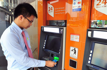 Giao dịch rút tiền qua ATM giảm mạnh