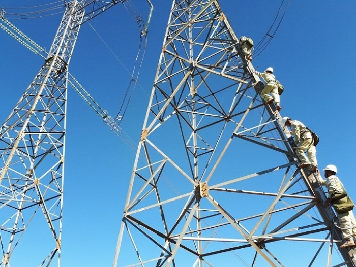 Nhà máy nhiệt điện than đầu tiên của Việt Nam được xây dựng ở tỉnh nào?