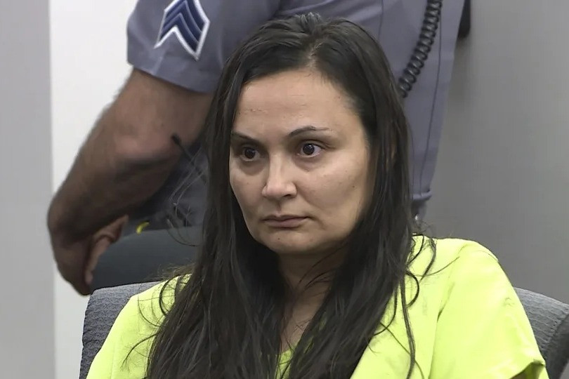 Chiếc vali giấu thi thể nằm dưới chân cầu hé lộ tội ác của người mẹ kế ở Mỹ