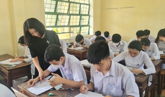 Over 1 million students to sit for national high school graduation exam in June ảnh 1