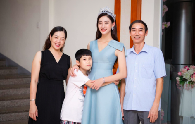 Thân thế mẹ ruột Hoa hậu Lương Thùy Linh: Đứng đầu kho bạc nhà nước một tỉnh