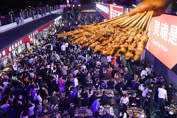 'Thủ phủ thịt nướng' giá rẻ bùng nổ ở Trung Quốc, khách xếp hàng từ sáng đến tối