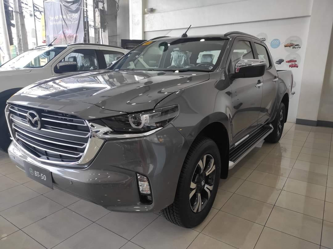 Xe bán tải tháng 4: Ford Ranger giữ vững phong độ, các đối thủ