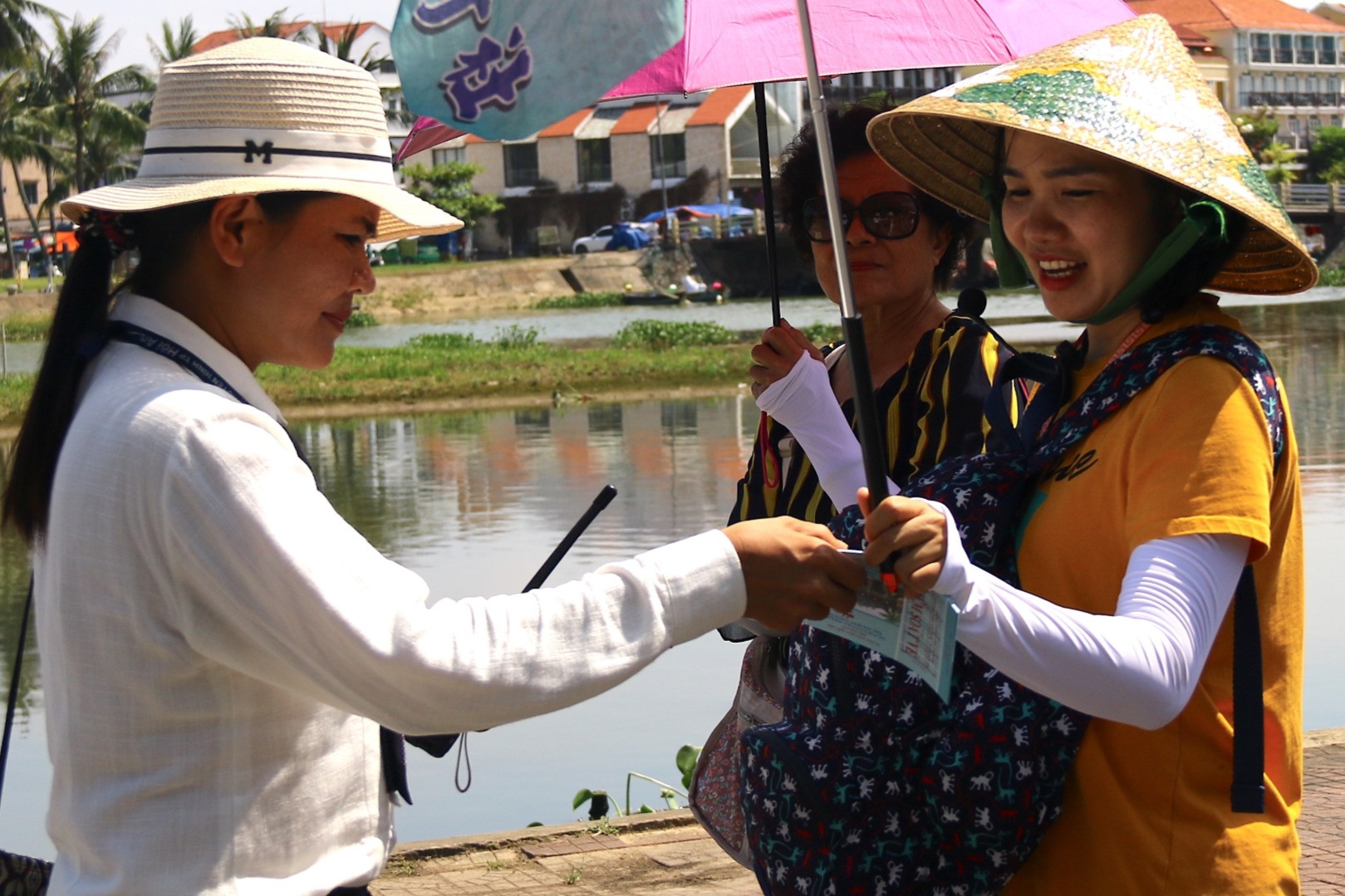 Ngày đầu ‘siết’ thu phí khách đoàn, Hội An tăng gấp đôi lực lượng giám sát