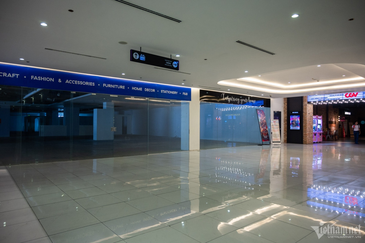 commercial centres remain quiet in hcm city picture 5
