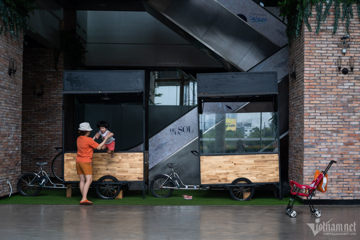 commercial centres remain quiet in hcm city picture 8