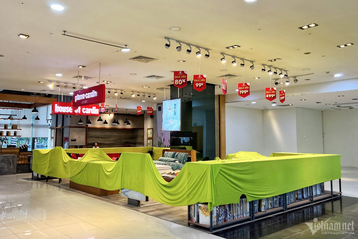 commercial centres remain quiet in hcm city picture 9