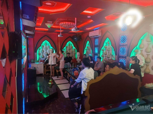 Karaoke parlors reopen but are deserted