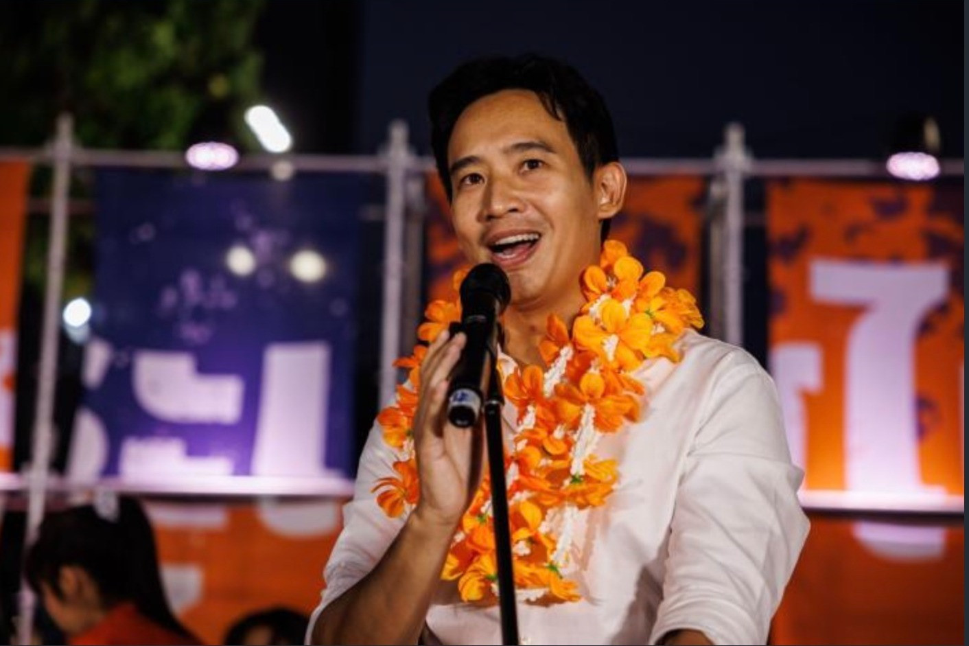 Doanh nhân 42 tuổi tạo nên &apos;cơn địa chấn chính trị&apos; ở Thái Lan