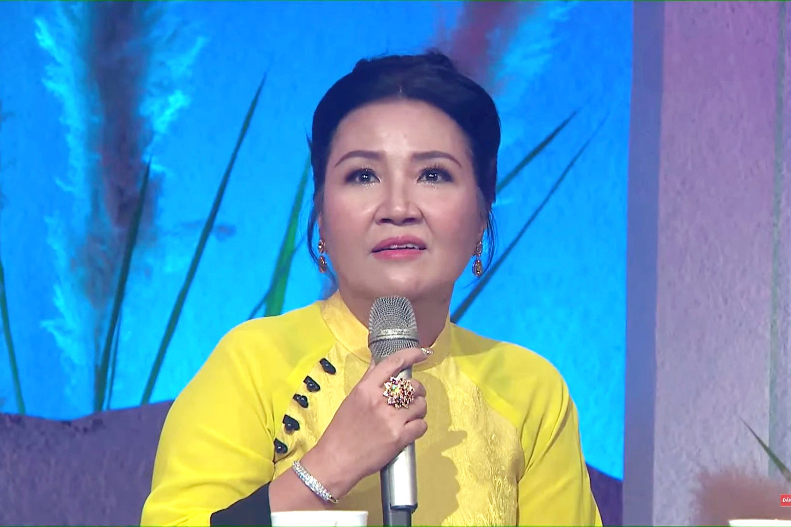 Hé lộ hôn nhân viên mãn 40 năm của 'mẹ chồng quốc dân màn ảnh Việt'