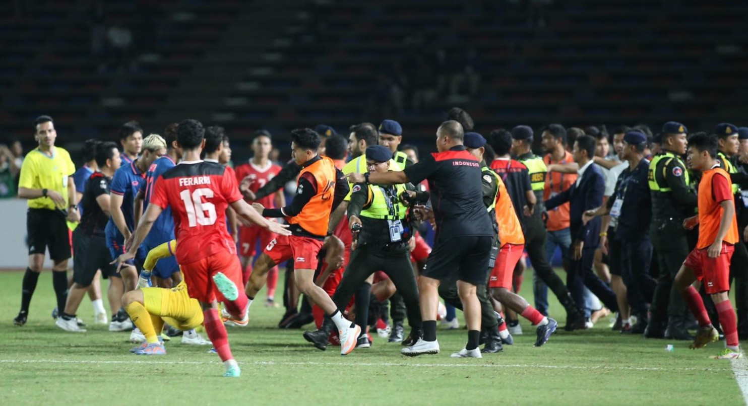 Video màn ẩu đả trong trận chung kết bóng đá nam SEA Games 32