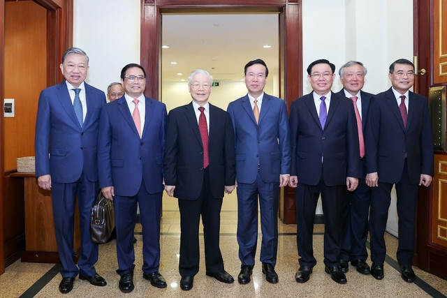 Bế mạc Hội nghị Trung ương giữa nhiệm kỳ