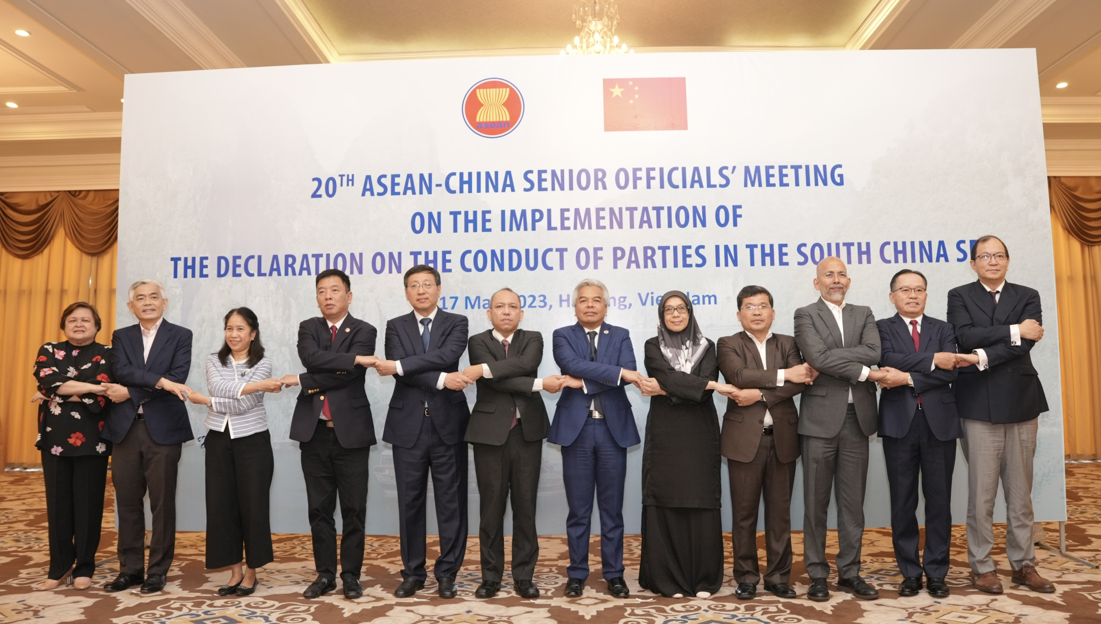 Tại Hạ Long, quan chức ASEAN - Trung Quốc bàn chuyện Biển Đông