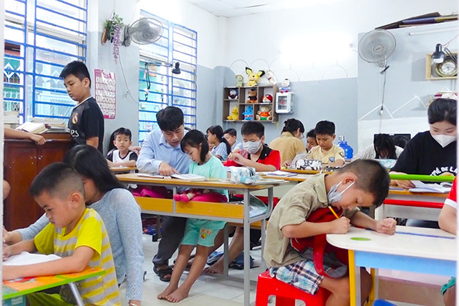 Lớp học ‘mẹ truyền con nối’, 40 năm xóa mù chữ cho trẻ em nghèo