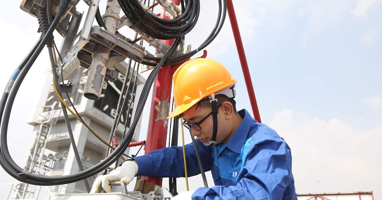 4Gおよび5G周波数オークションに4社が参加