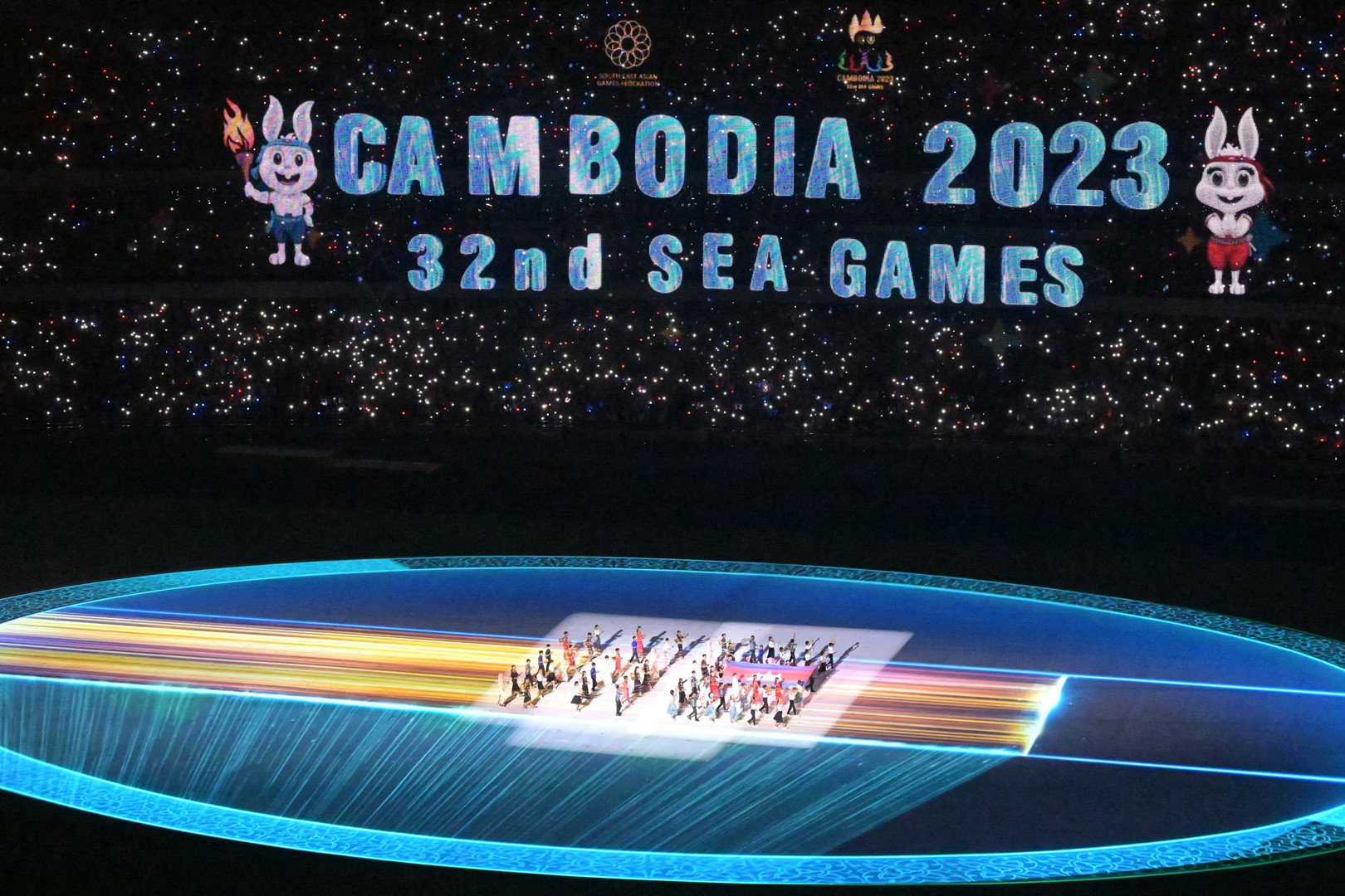 Bế mạc SEA Games 32: Cảm ơn Campuchia, tuyệt vời Việt Nam