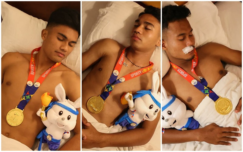 Cầu thủ U22 Indonesia đeo HCV SEA Games lịch sử khi ngủ