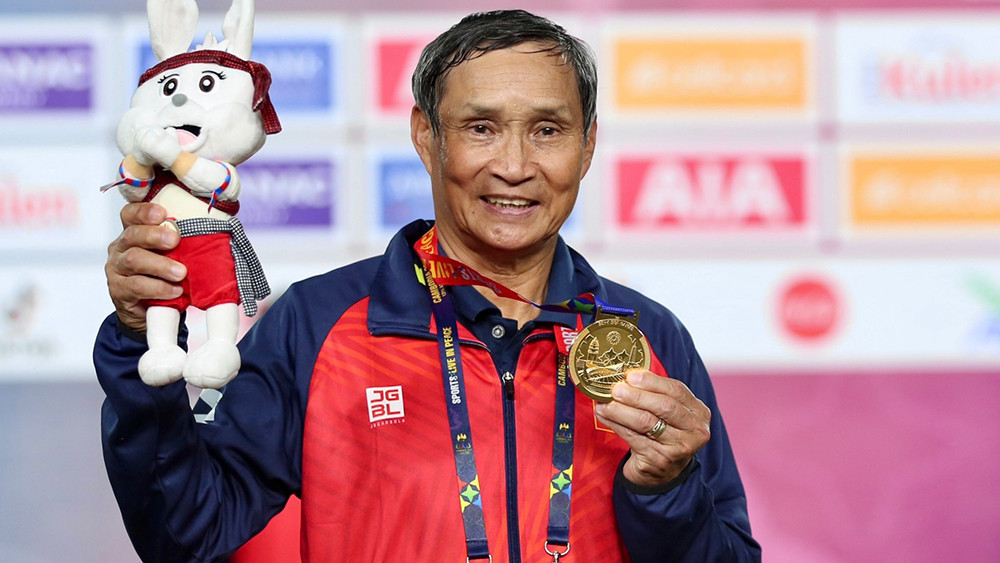Hero of Labor title should be given to Coach Mai Duc Chung
