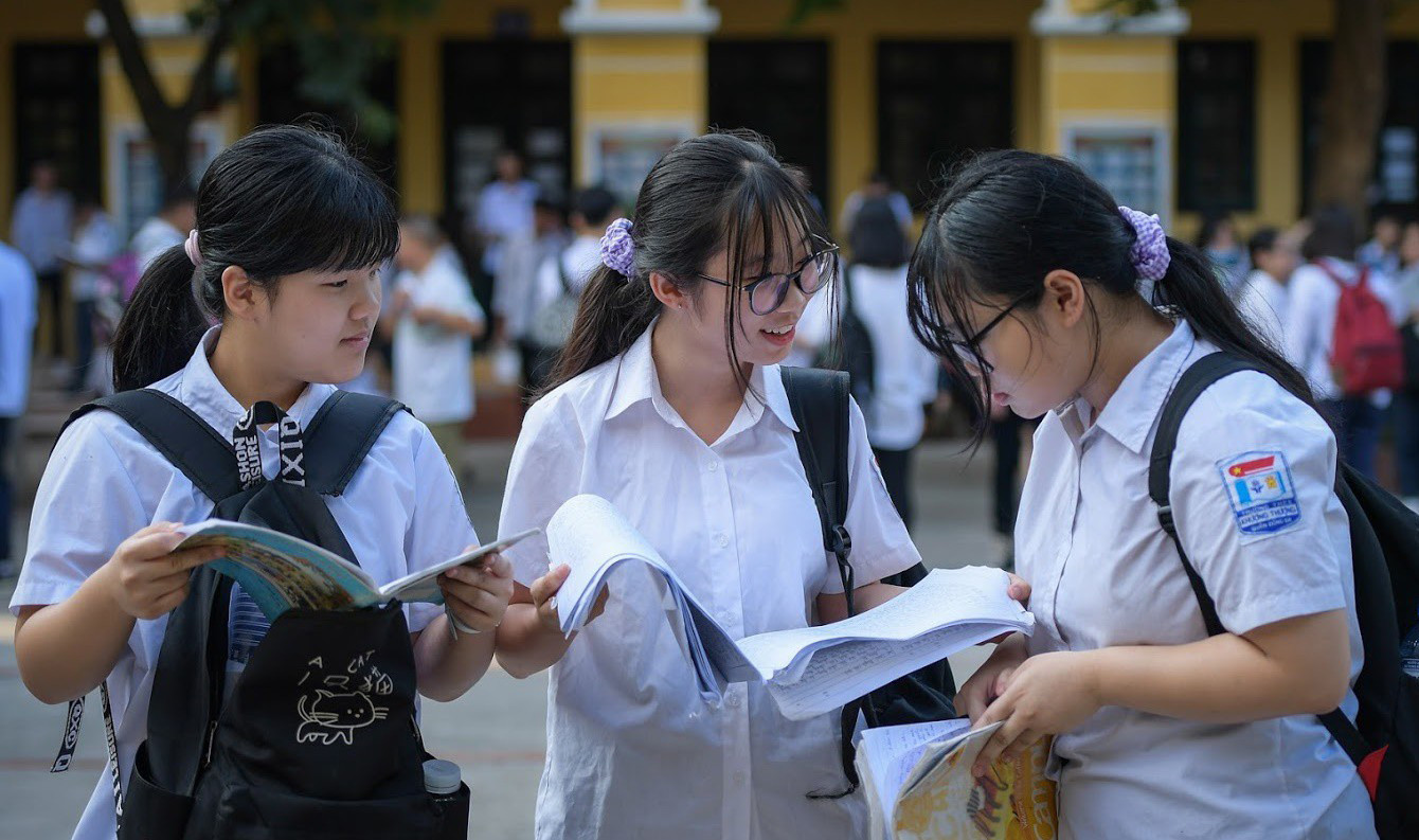 Khoảng 33.000 học sinh Hà Nội trượt lớp 10 công lập sẽ học ở đâu?