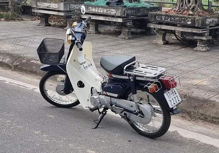 Honda Cub 82 dùng 34 năm vẫn có giá đắt 62 triệu nhờ biển số 'tứ quý'