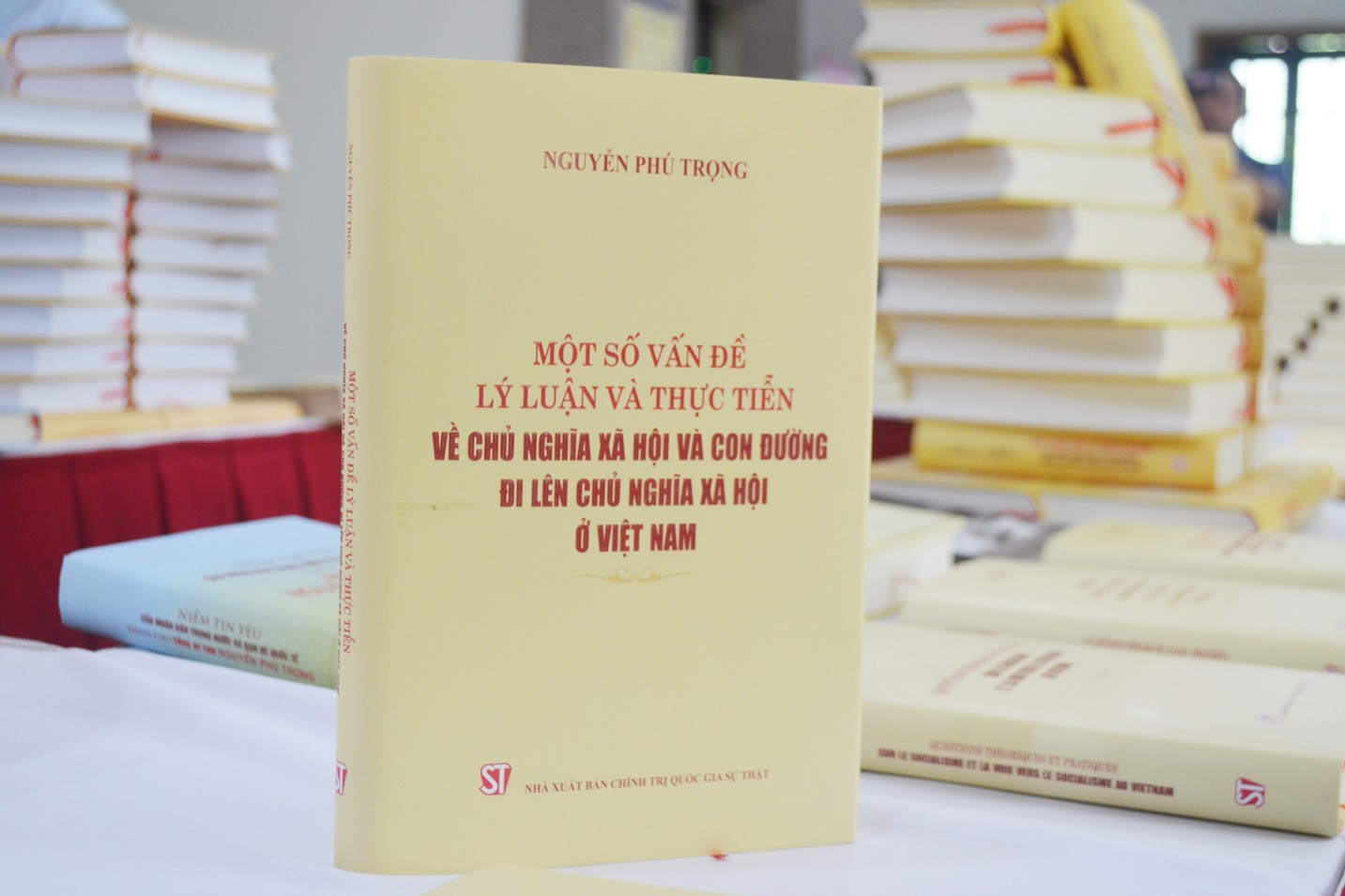Ra mắt cuốn sách của Tổng Bí thư Nguyễn Phú Trọng bằng 7 ngoại ngữ