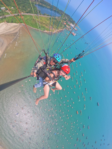 Admire Da Nang from above by paragliding