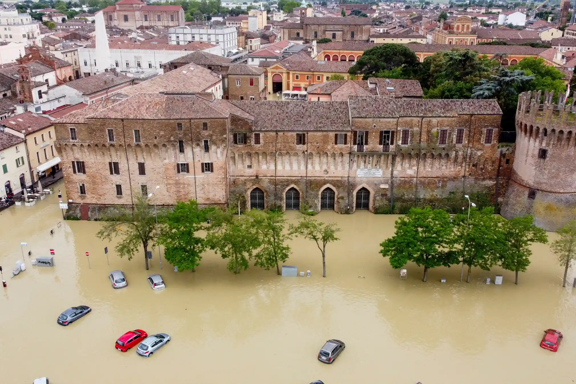 Italia oằn mình chống chọi lũ lụt tồi tệ nhất 100 năm qua