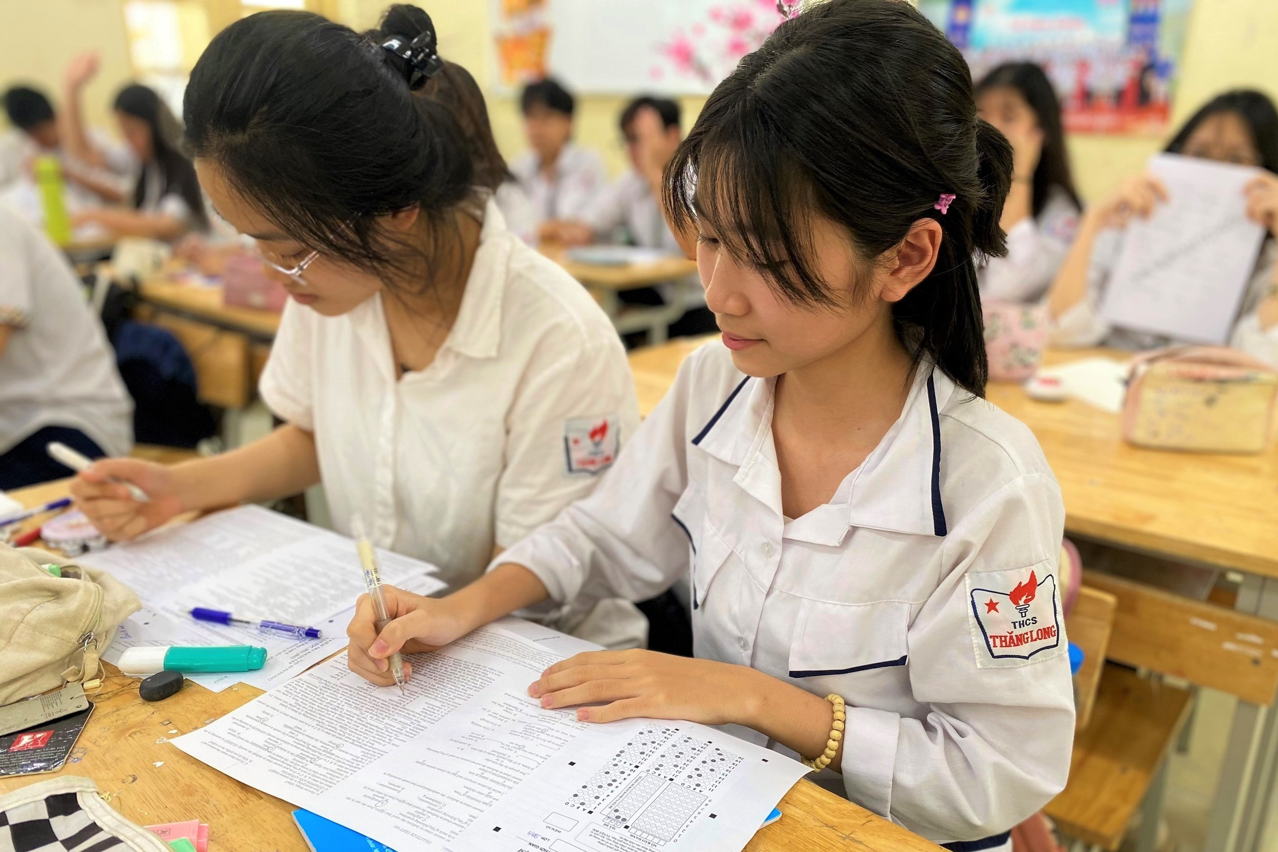 Thi lớp 10: Cô giáo Hà Nội chỉ cách làm bài thi Tiếng Anh đạt điểm cao
