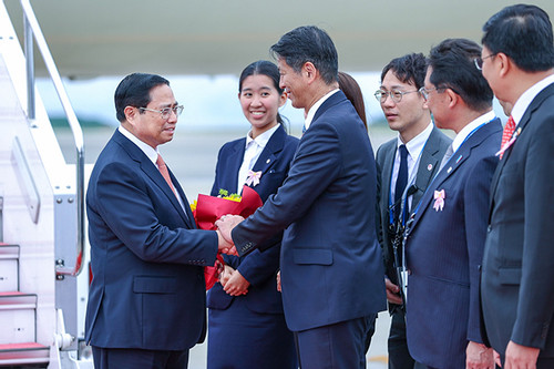 Thủ tướng đến Nhật, bắt đầu dự Hội nghị Thượng đỉnh G7 mở rộng