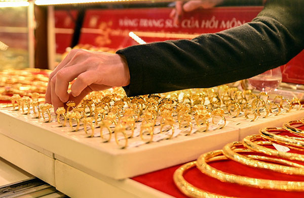 Giá vàng nhẫn SJC 'bốc hơi' 700.000 đồng/lượng sau 4 phiên lao dốc