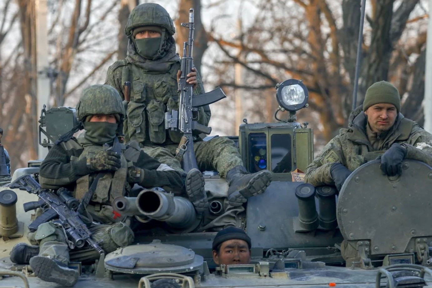 Kremlin bác ước tính thương vong do Mỹ đưa ra, Kiev sợ xe tăng mắc kẹt trong bùn