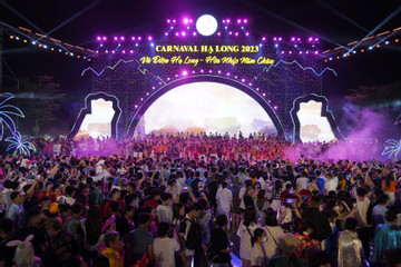 Nghìn du khách chen chân 'rap cùng Đen Vâu' trong khai mạc Carnaval Hạ Long 2023