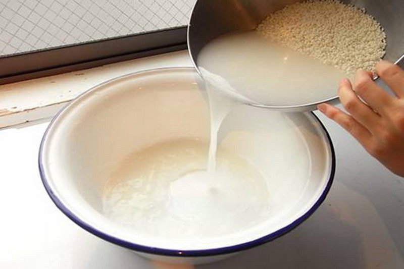 Nước vo gạo làm trắng da nhưng vì sao không nên dùng?