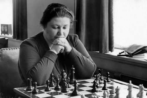 Sự ra đi tang thương của nhà vô địch cờ vua nữ đầu tiên trên thế giới